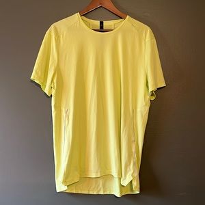 Lululemon men’s large shirt